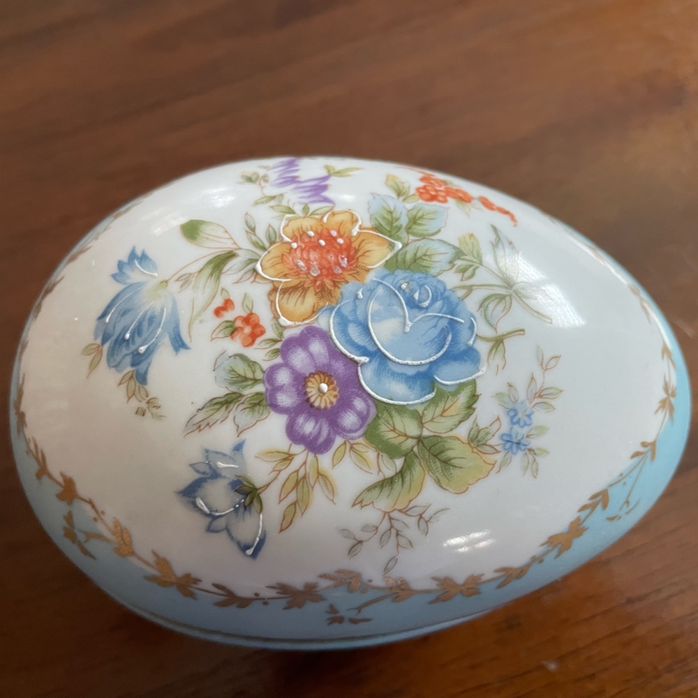Napcoware Japan hand painted porcelain hinged Easter egg trinket box